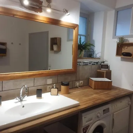 Les Du Vieux Quartier فندق مبيت وإفطار *