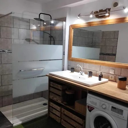Les Du Vieux Quartier فندق مبيت وإفطار ثوارس