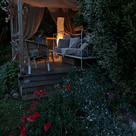 Les Du Vieux Quartier Couette-café *