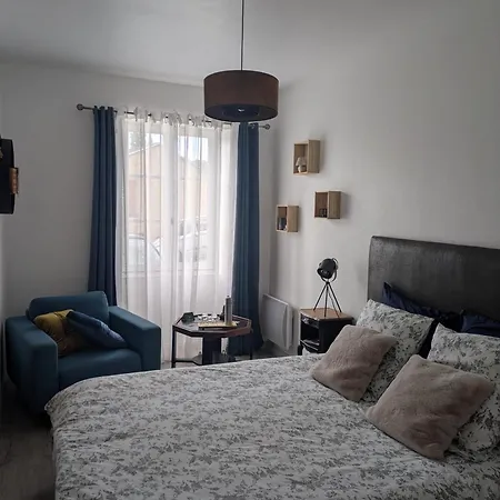 Les Du Vieux Quartier תוארס