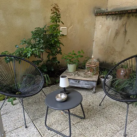 לינה וארוחת בוקר Les Du Vieux Quartier *