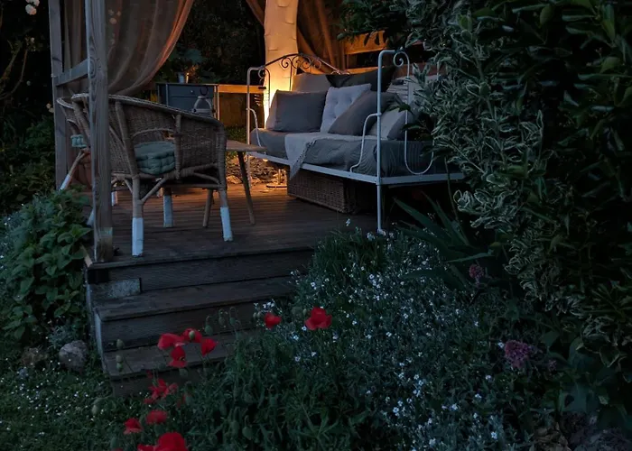 Les Du Vieux Quartier Couette-café *